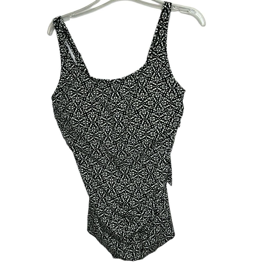 L.L.Bean Geometric Print UPF 50+ One Piece Swimsuit. Size 18 D Cup.